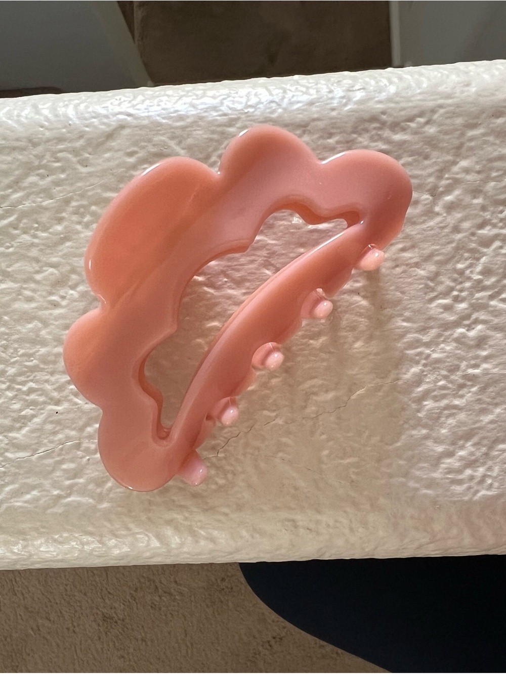 SUMMER FRIDAYS- pink cloud claw clip